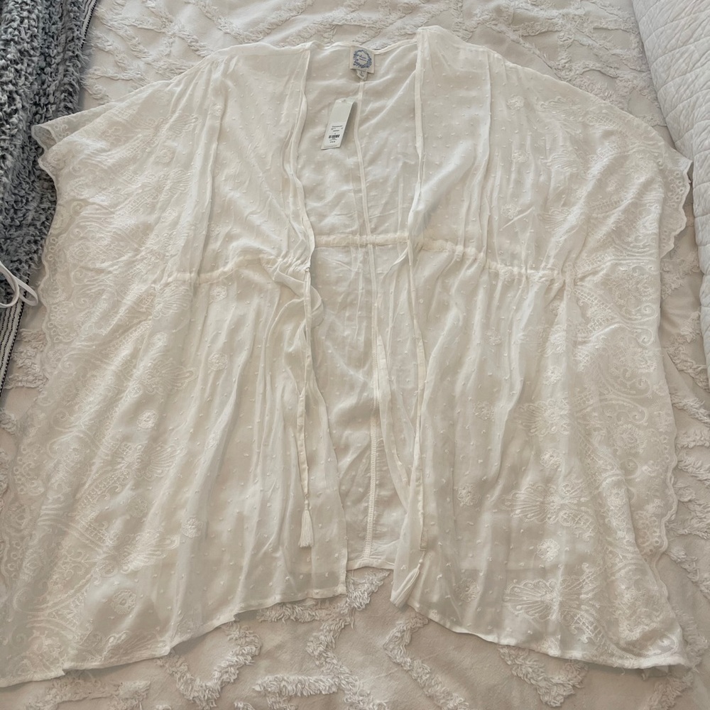 Francesca‘s, white lace tie kimono